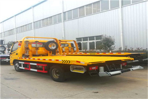 新津附近拖车救援搭电